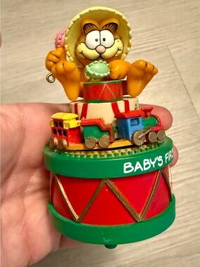 Garfield Cat Babys First Christmas Music Box plays Toyland Vintage Enesco 1981
